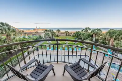 Image de New, Beautiful Decor, Meridian Plaza, Pools, Nice!