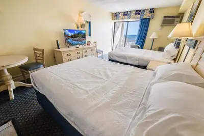 Image de New Direct Oceanfront @Sea Mist, Remodeled, Pools!
