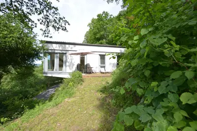 Image de Beautiful modern bungalow with terrace and large garden