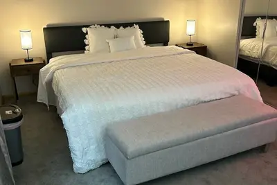 Image de Pet-friendly home next to Oakmont & Veltre's + a few miles to Pittsburgh events!