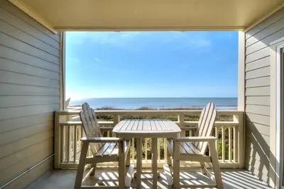 Image de Beautiful 3br 2ba Condo - Oceanfront in Caswell Beach, Pool, Sleeps 6