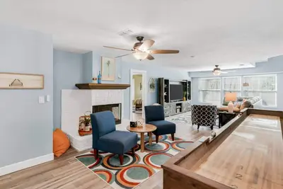 Image de Beach Retreat – 5 Min to Sand! Sleeps 6 w/Bikes