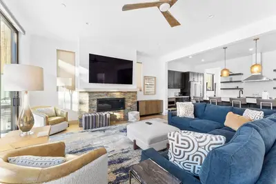 Image de New Luxury Mountain Townhome Central to 3 World Class Ski Resorts!