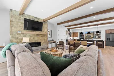Image de Stunning 2025 New Build in the Heart of River Run Village, Private Hot Tub!