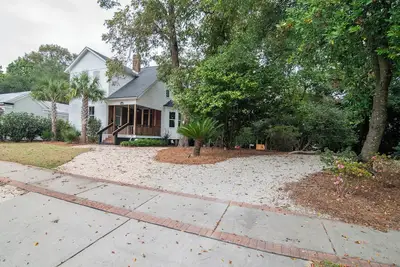 Image de St. Germaine Updated historical home located in Georgetown Sc Main Level