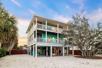 Image de Fall Availability! Private Pool! Fenced Yard! Wrap Around Porches with Gulf Views! Shuffleboard!