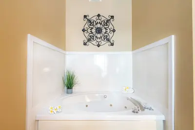Image de *Pet-friendly Condo w/ Jacuzzi! Pool + Near Town! *
