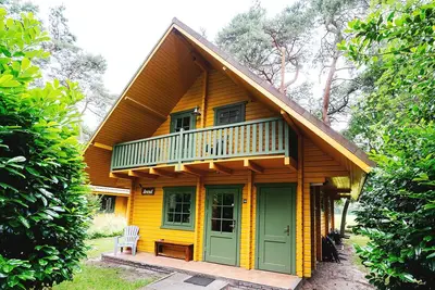 Image de Cozy Swedish wooden group home detached to meadow