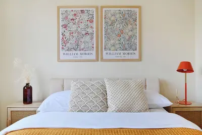 Image de Spacious 5-Bedroom  – 3 Mins Walk from Mile End Station