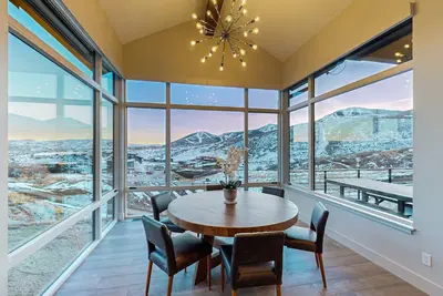 Image de Modern Mountain Home with beautiful views, hot tub & private sauna