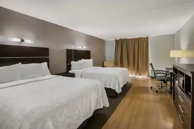 Image de Three Comfortable Rooms w/ Free Hot Breakfast Daily | Free Parking