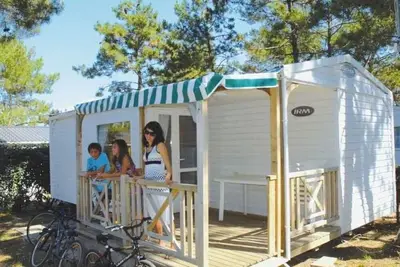 Image de ZEcamping familial espace aquatique animaux acceptés locatif Tv 28m2