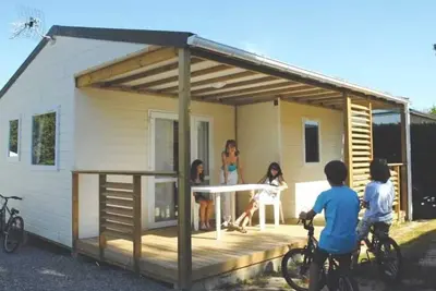 Image de ZEcamping parc aquatique chiens acceptés club enfant locatif Tv 26m2