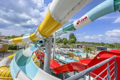 Image de ZEcamping familial parc aquatique locatif Tv 5 pers