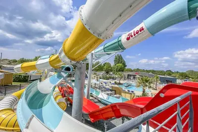 Image de ZEcamping familial espace aquatique animaux acceptés locatif Tv Lv Bbq