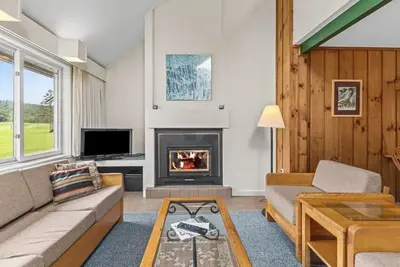 Image de Spacious 3 Br 2 Ba Stowe Condo w/ Fireplace, Access to Pools, Hot Tub, & Sauna