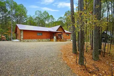 Image de Lazy Bear Lodge-3 bdrms, 1 story, 4 Kings, 1 Queen, 4 1\/2 bathrooms. Hot Tub