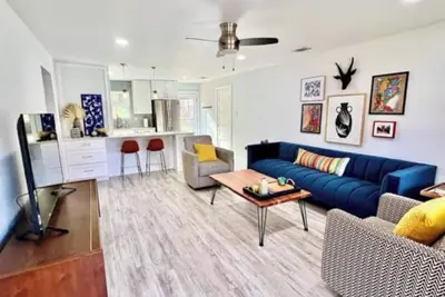 Image de Hacienda East - Central + Bright + Just Right
