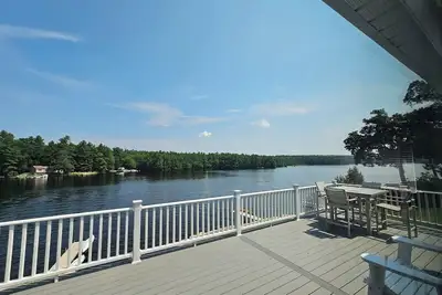 Image de New Lakefront Home, Fully Furnished, Beautiful Views, Central to Attractions