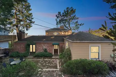 Image de New! Charming 1933 Ridge-Top Home with Stunning Views