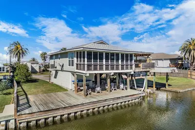 Image de Dock Holiday: A Retreat That’s Always in Season!