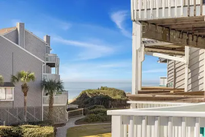 Image de On Beach Time-New Listing, 2br, 2ba, Gulf views, community pools, many extras!
