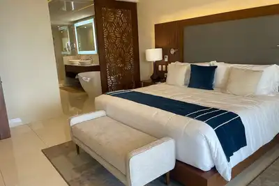 Image de This stunning luxury 2 Bedroom ocean view is breath taking and relaxing.
