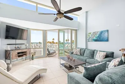 Image de Ocean View Penthouse with pool, beachfront complex