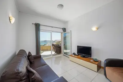 Image de Top Floor Ocean and Pool View 1-Bed Apartment