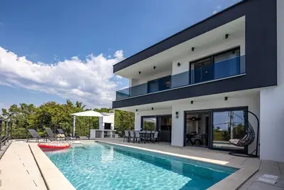 Image de Villa Aris with heated pool & Seaview