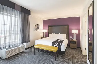 Image de 1 King Bed, Deluxe Family Suite, La Quinta Inn, Pool, Near Six Flags