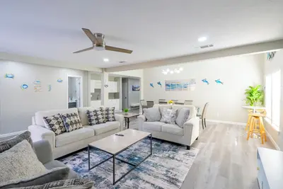 Image de Modern 3br+Office Home w/ Backyard, Near Lake & Grandscape, 30-Night Min #42276
