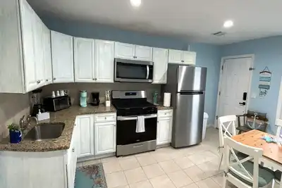 Image de Unique 2 bdrm Apt, Beach Block!