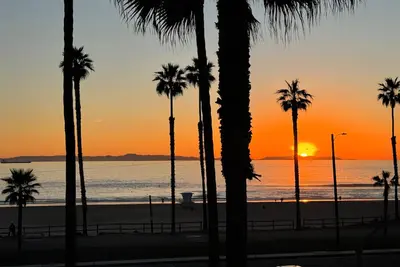 Image de Luxurious oceanfront 2 bedroom condo in Huntington Beach