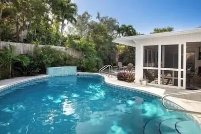 Image de Plumeria Paradise, modern home close to the beach
