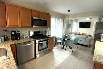 Image de Impressive 3 bdrm/1bath, Beach Block!