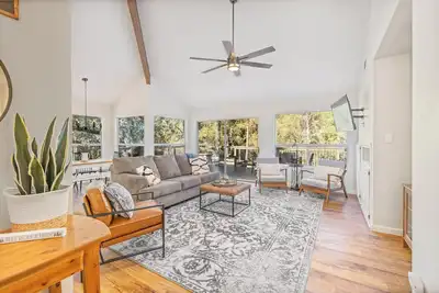 Image de Relaxing, modern cabin near Yosemite and Bass Lake