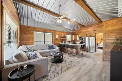 Image de Charming cabin in delightful Brenham with Luxury Amenities