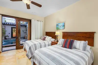 Image de Fn 032 – a breathtaking custom home with a private pool 5. 5 ft deep and Ocean View