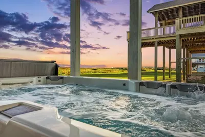 Image de Luxury Beachfront | SwimSpa | Game Room | Firepit by Bolivar Vacations