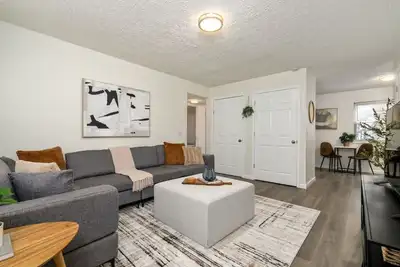 Image de Denney at the Quad- 2br 1ba Apt| North Campus