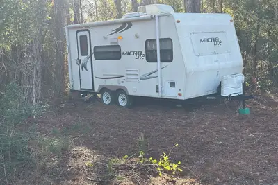 Image de Tiny travel trailer with enough room to relax after hitting the nearby springs.