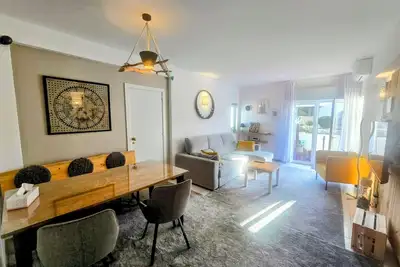 Image de Charming 2-bedroom 2 bathroom apartment with WiFi, barbeque and pool