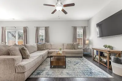 Image de Serene South Henley: Short Drive to Downtown