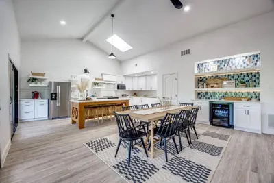 Image de Recently Renovated Lake Texoma Luxury Retreat with Designer Interiors
