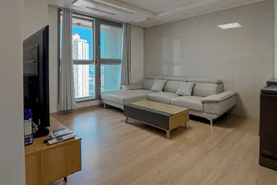 Image de Brand-New 20f 2br  646sq. ft 2min to Hyundai Outlet& Triple St. Gym, 2Free Parking