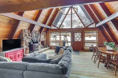 Image de Hot Tub + Fire Pit: Cozy Cabin in Red Lodge!