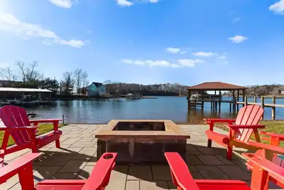 Image de Pleasant Cove | Waterfront Getaway with Fire Pit, Deck, and Lake Views