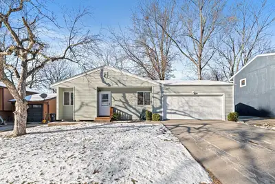 Image de Hawkeye Haven | Garage | 4 Bd 2 Ba| Sleeps 8