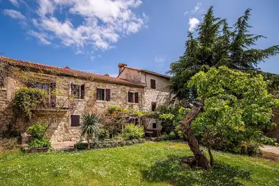 Charming 3-bedroom house with Ac and WiFi in Sovinjak